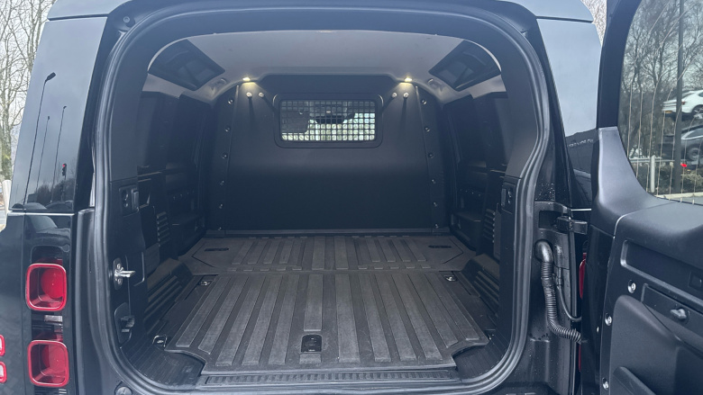 Land Rover Defender 110 Diesel 3.0 D250 Hard Top Auto